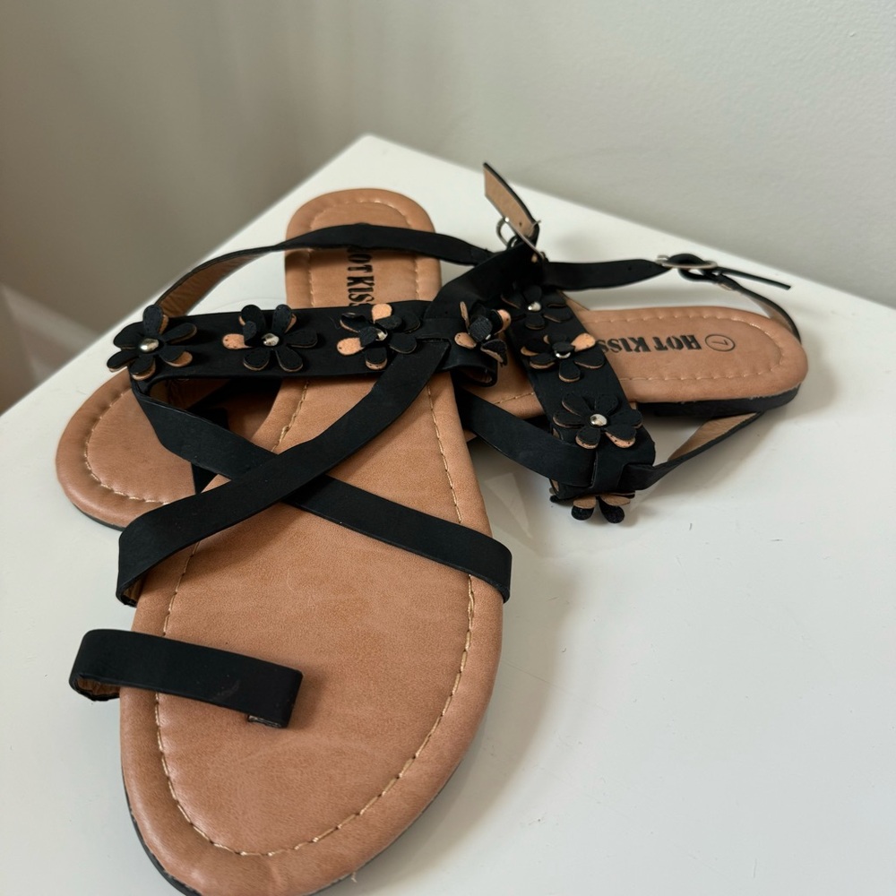 Hot Kiss Black Sandals. 7. NWOT